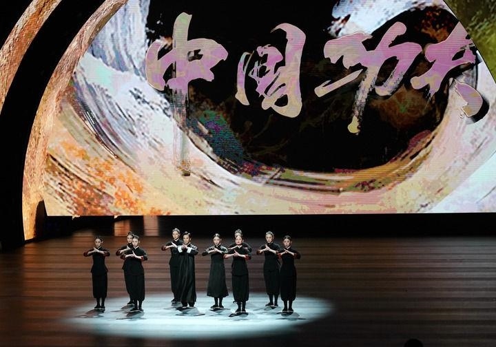 2024年9月19日，演職人員在北京文化論壇專場文藝演出中表演舞劇《詠春》。
