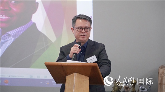 中國駐南非使館經(jīng)商處參贊邱忠義發(fā)言。 人民網(wǎng) 張茜攝