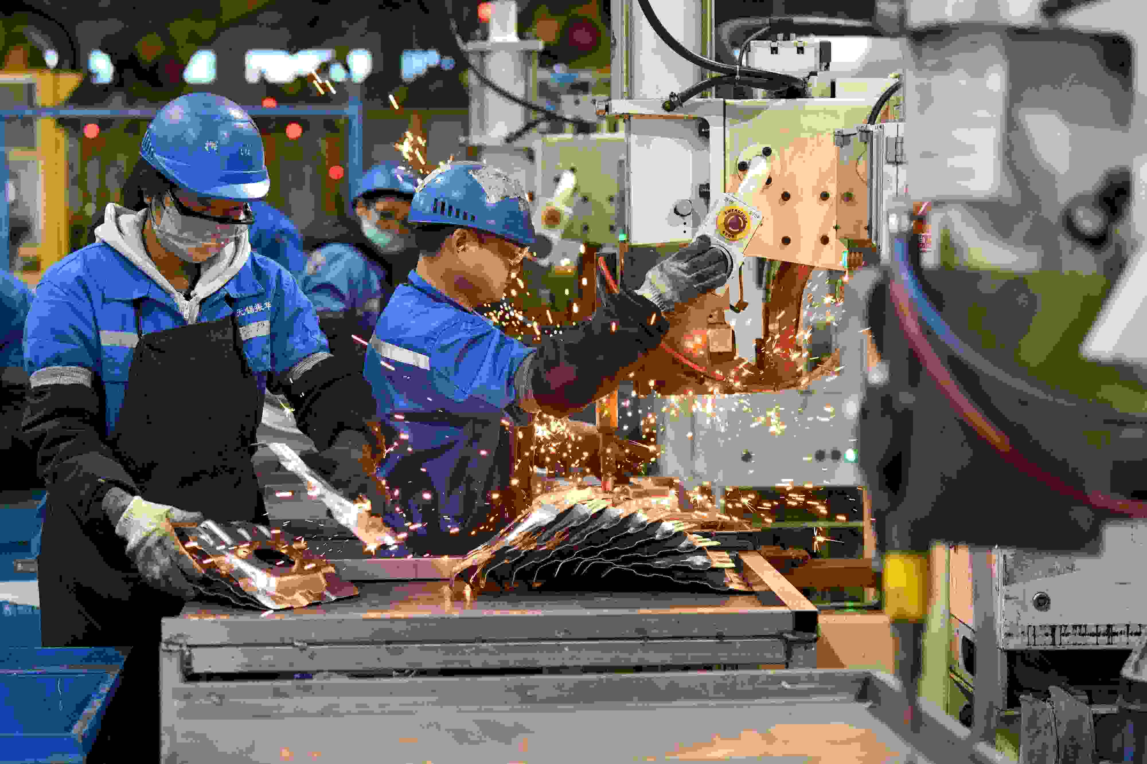 2023年2月7日，福建省寧德市蕉城區(qū)一家汽車零部件生產(chǎn)企業(yè)的生產(chǎn)線上一派繁忙景象。