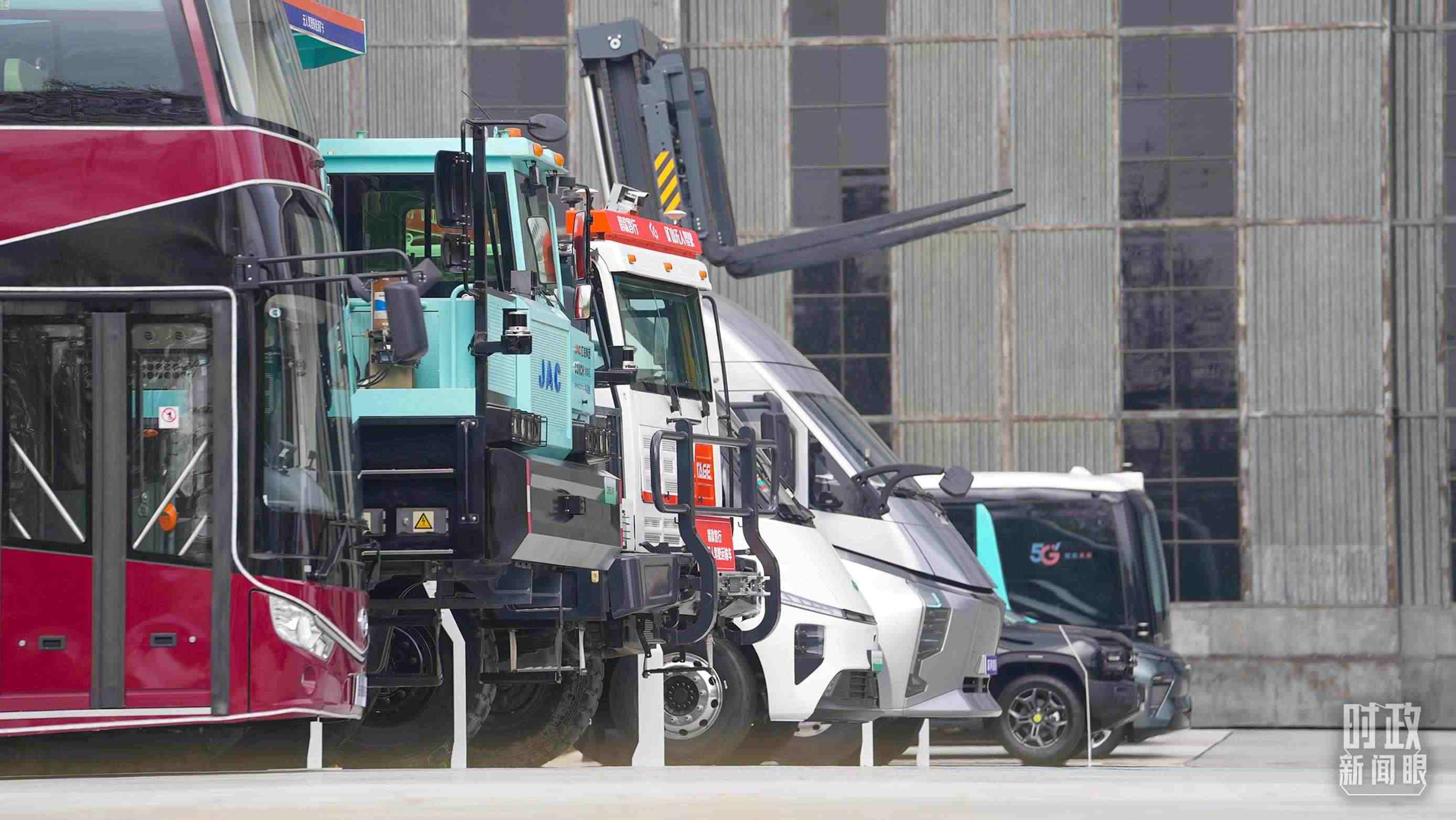 △安徽省重大科技創(chuàng)新成果集中展示展出的新能源汽車。（總臺央視記者金雨秋拍攝）