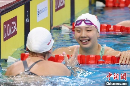 10月19日晚，2024年世界泳聯(lián)游泳世界杯上海站結(jié)束第二個比賽日的爭奪。圖為中國選手唐錢婷在女子100米蛙泳決賽中。 中新社記者 湯彥俊 攝