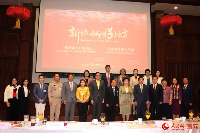 與會嘉賓合影。人民網(wǎng)實習(xí)生 姚欣可攝