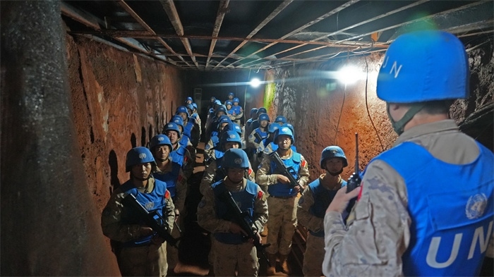 進(jìn)入地下掩體隱蔽。王軍杰攝