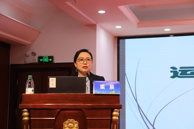 國(guó)家體育總局運(yùn)動(dòng)醫(yī)學(xué)研究所醫(yī)務(wù)監(jiān)督中心副主任、中國(guó)體育科學(xué)學(xué)會(huì)運(yùn)動(dòng)醫(yī)學(xué)分會(huì)副秘書長(zhǎng)梁辰授課。主辦方供圖