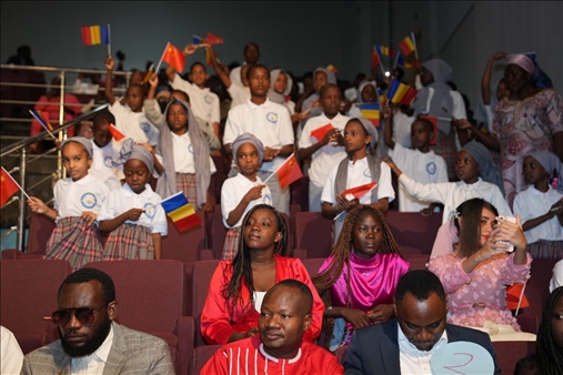 現(xiàn)場觀眾與決賽選手熱情互動。中國石油非洲公司供圖