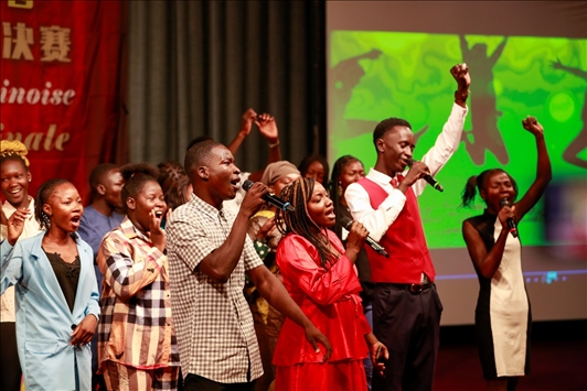 孔子學院的同學們演唱中文歌曲《明天會更好》。中國石油非洲公司供圖