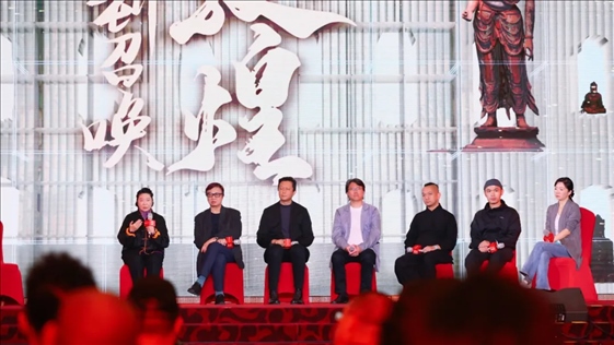 《受到召喚·敦煌》眾主創(chuàng)現(xiàn)場分享創(chuàng)作故事。主辦方供圖