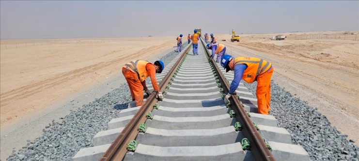 阿提哈德鐵路二期A標(biāo)項目施工中。中建中東供圖