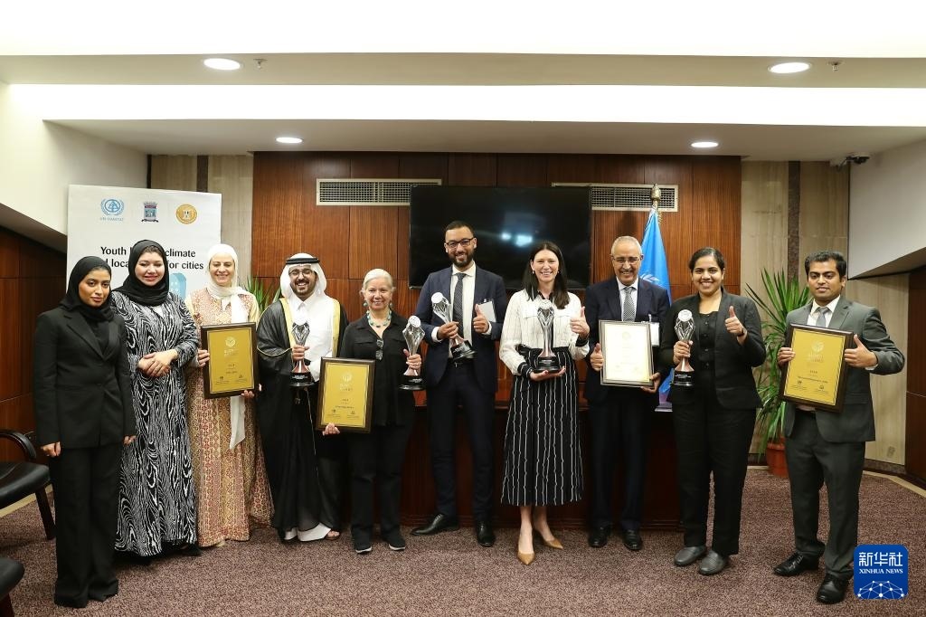 10月31日，在埃及亞歷山大，獲得第二屆全球可持續(xù)發(fā)展城市獎（上海獎）的城市代表合影。新華社記者 王東震 攝