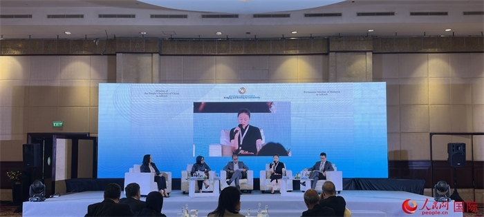 “企業(yè)對(duì)中國(guó)東盟互聯(lián)互通的責(zé)任與貢獻(xiàn)”分議題討論現(xiàn)場(chǎng)。人民網(wǎng)記者 曹師韻攝