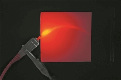 帶有彎曲通道的3D打印材料能引導(dǎo)并散射光。圖片來源：英國(guó)格拉斯哥大學(xué)