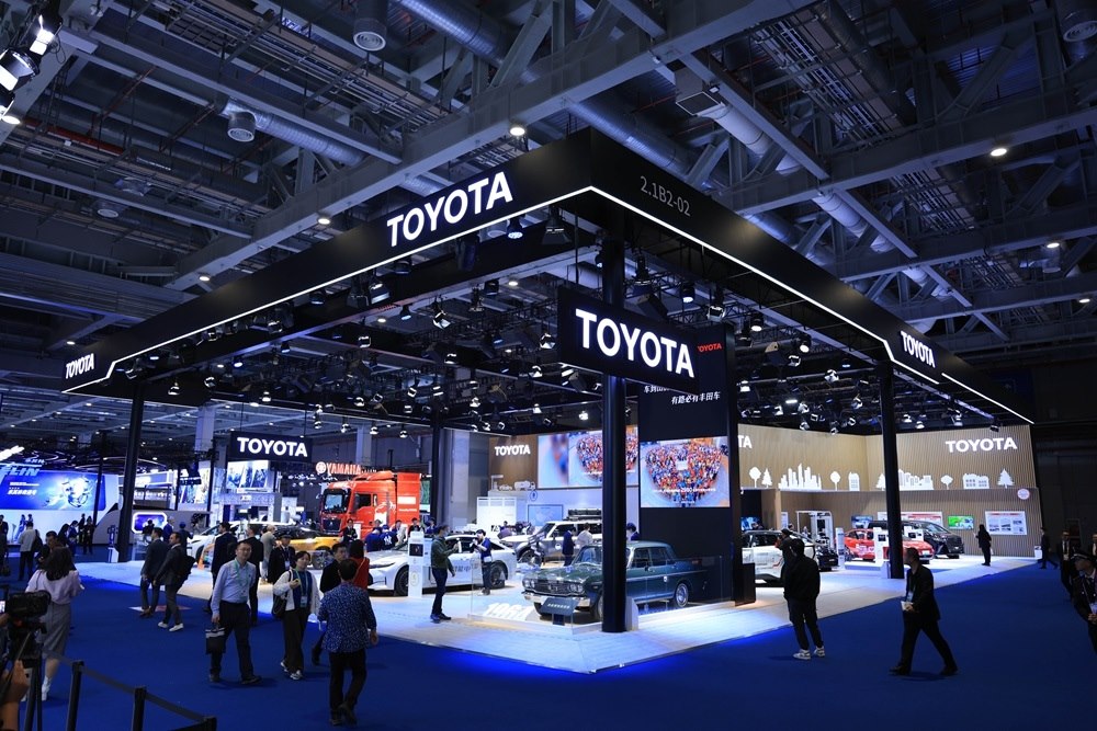 第七屆進(jìn)博會(huì)豐田展臺(tái)。人民網(wǎng)記者 車(chē)柯蒙攝