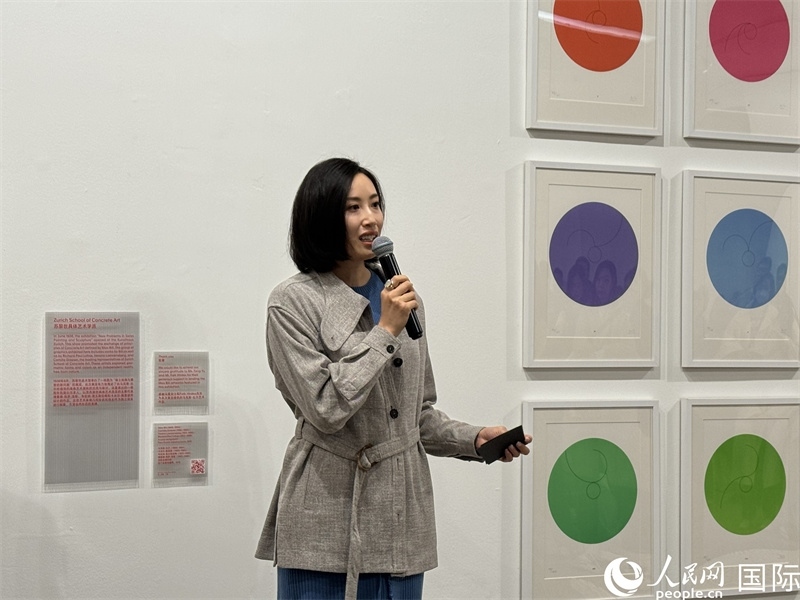 11月8日，今日美術(shù)館館長張然在“瑞士經(jīng)典設(shè)計(jì)展”開幕式上發(fā)表致辭。（人民網(wǎng) 謝瑩攝）