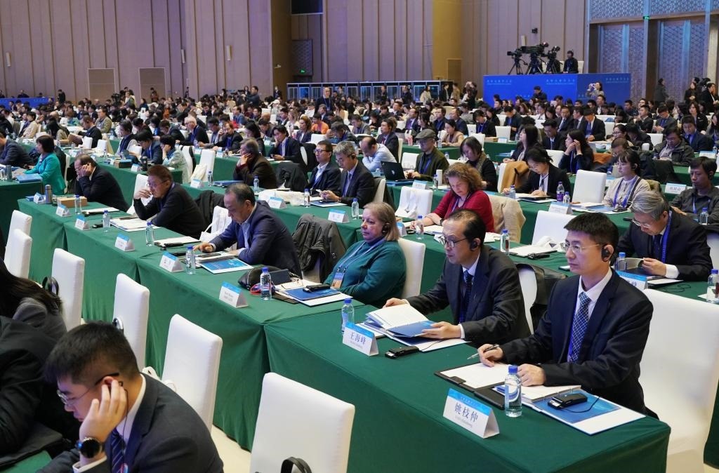 11月7日，中外嘉賓在首屆世界古典學(xué)大會(huì)開幕式現(xiàn)場(chǎng)聽會(huì)。新華社記者 張晨霖 攝