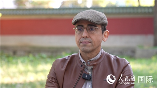 巴西漢學(xué)家喬治·西內(nèi)迪諾（中文名“沈友友”）。人民網(wǎng)記者 劉寧攝