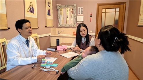 義診現(xiàn)場(chǎng) 哈薩克斯坦歐亞大學(xué)孔子學(xué)院供圖