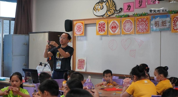 剪紙教學(xué)。主辦方供圖