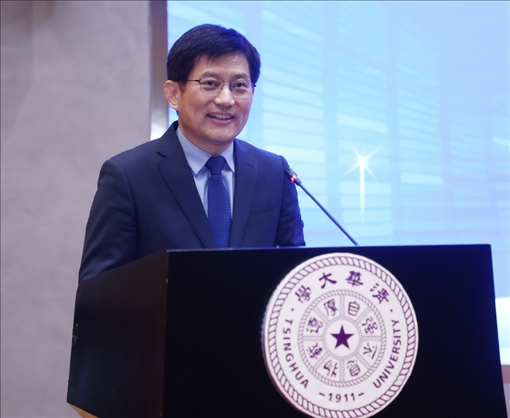 清華大學(xué)國(guó)家治理研究院執(zhí)行院長(zhǎng)、清華大學(xué)計(jì)算社會(huì)科學(xué)與國(guó)家治理實(shí)驗(yàn)室執(zhí)行主任孟慶國(guó)教授演講。供圖單位：清華大學(xué)國(guó)家治理研究院