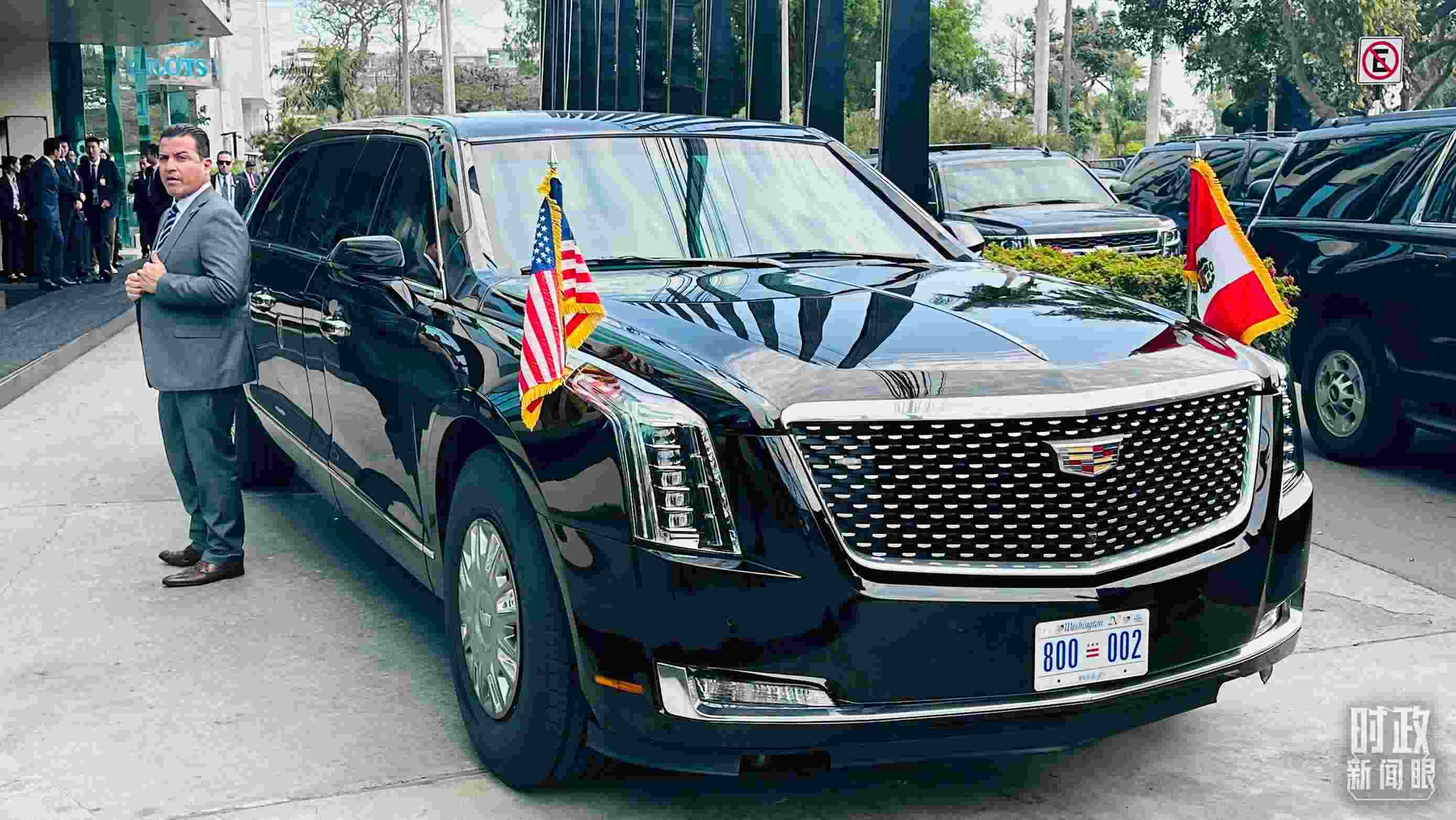 美國(guó)總統(tǒng)拜登乘車抵達(dá)中美元首會(huì)晤現(xiàn)場(chǎng)。（總臺(tái)央視記者范一鳴拍攝）
