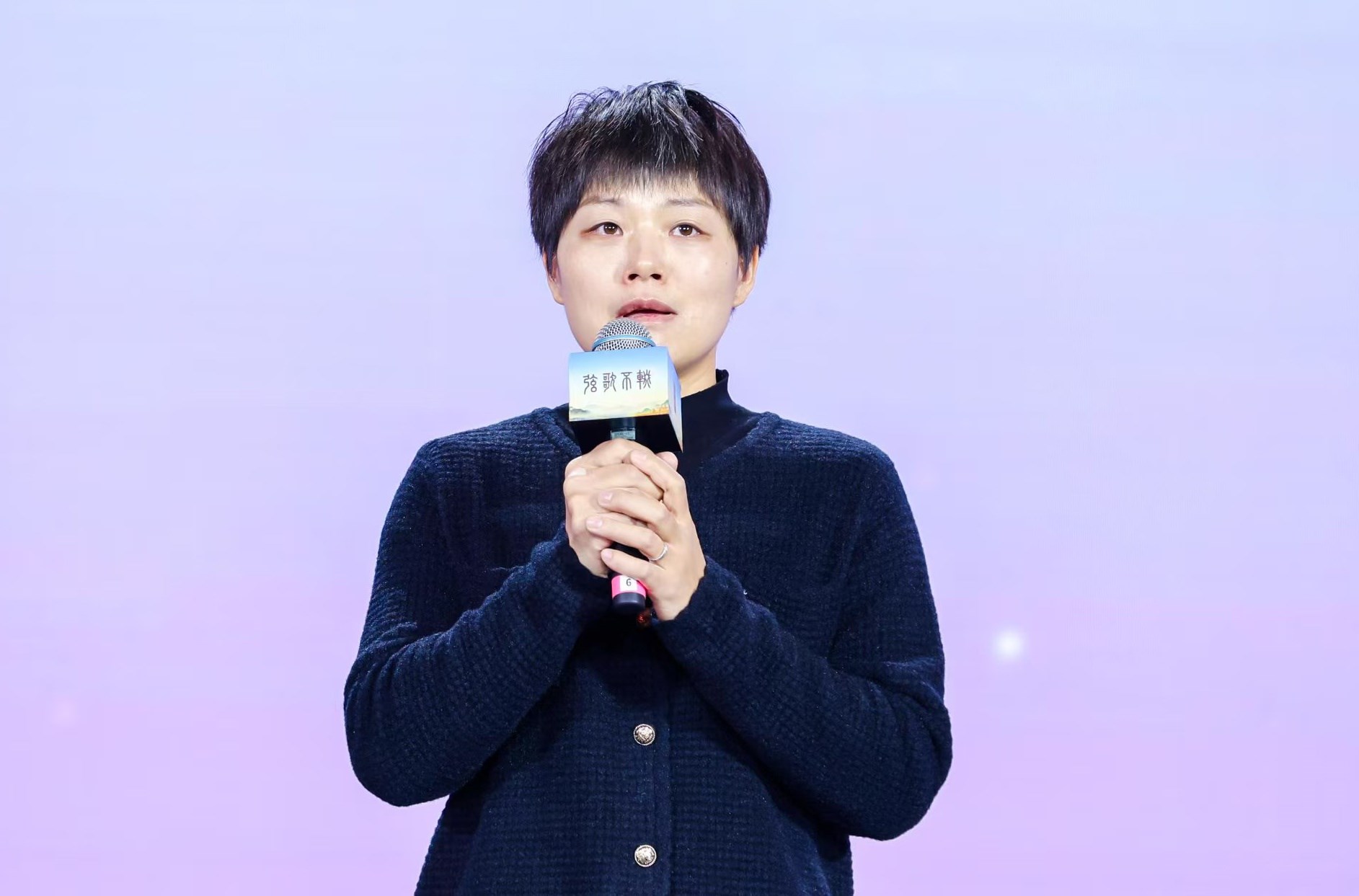 “中國好人”欒留偉妻子薛巧艷。人民視頻供圖。