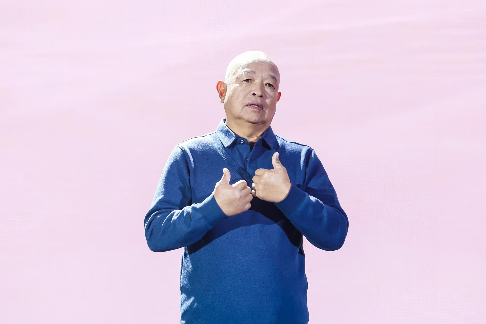 “山東好人”、煙臺(tái)市無(wú)聲洗車場(chǎng)經(jīng)理柳興濤。人民視頻供圖。