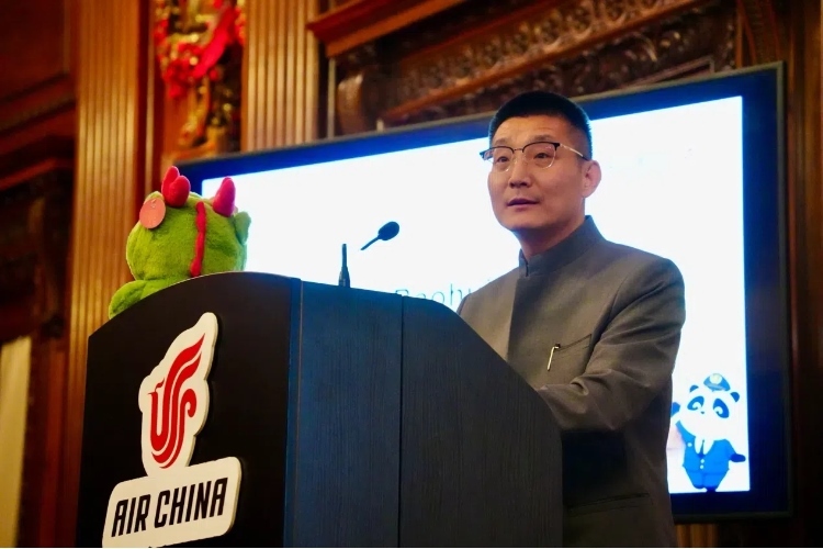 國(guó)航倫敦營(yíng)業(yè)部總經(jīng)理夏寶輝致辭。吳若鳴攝