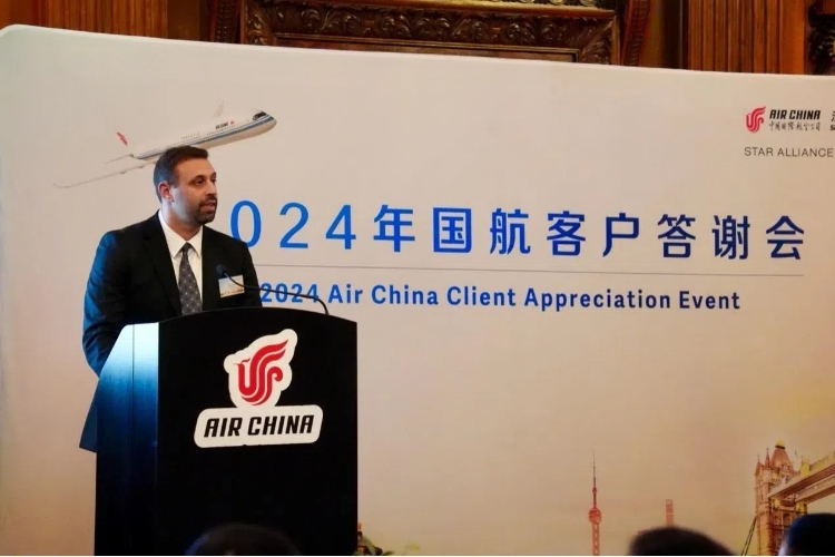 英國(guó)48家集團(tuán)俱樂(lè)部主席杰克·佩里發(fā)表致辭。吳若鳴攝