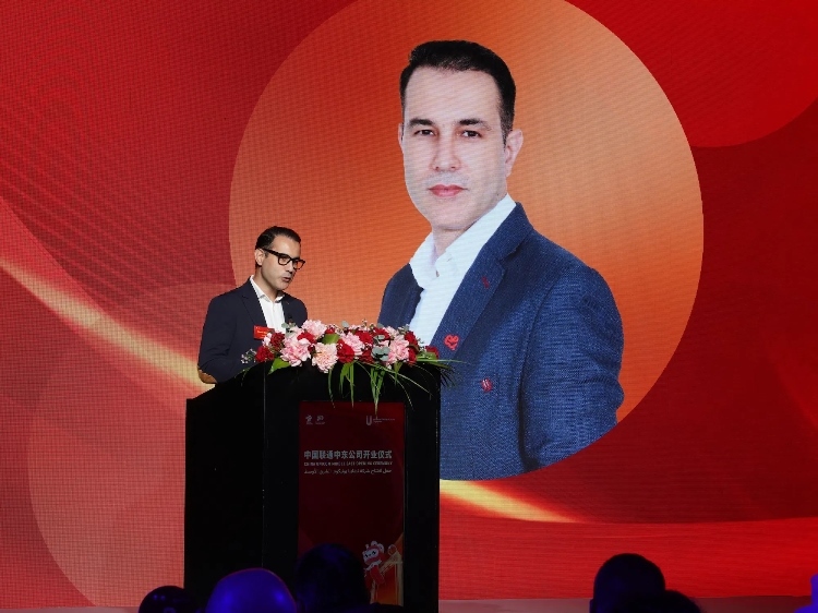 阿聯(lián)酋電信公司國際漫游與物聯(lián)網(wǎng)業(yè)務(wù)負(fù)責(zé)人賈瓦德·本塔賈爾致辭。中國聯(lián)通中東公司供圖