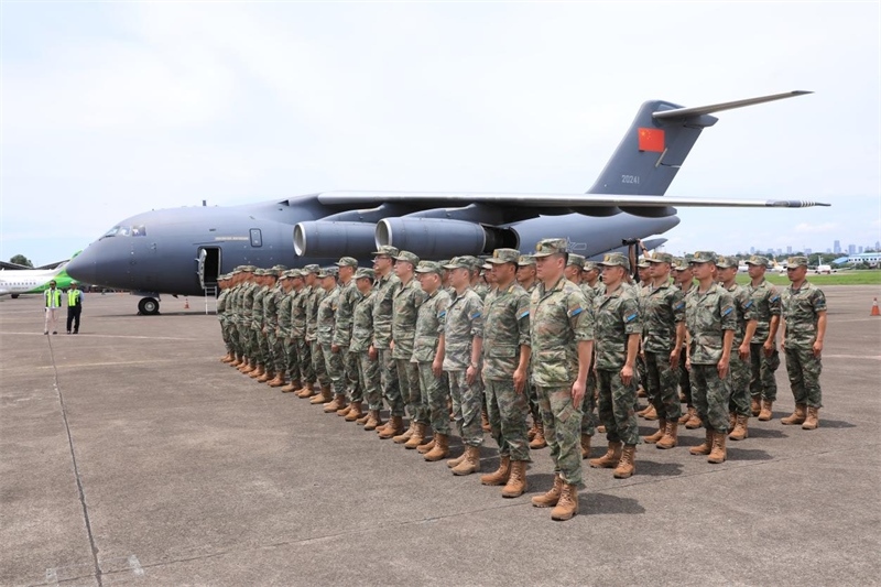中方參演部隊搭乘運—20運輸機飛抵印尼國民軍空軍哈利姆機場。 龔勝祥攝