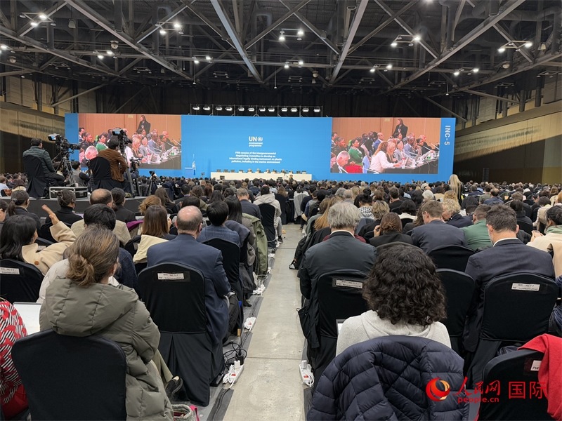 圖為塑料污染政府間談判委員會第五次會議現(xiàn)場。人民網(wǎng)記者 莽九晨攝