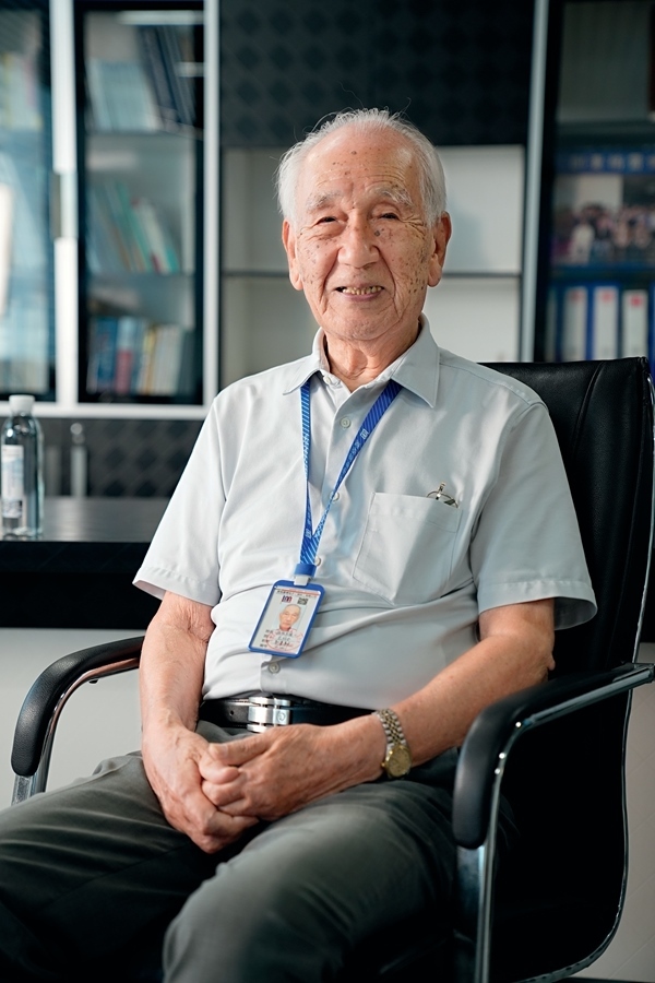 2024年8月，佐佐木俊一在深圳接受本刊記者采訪。