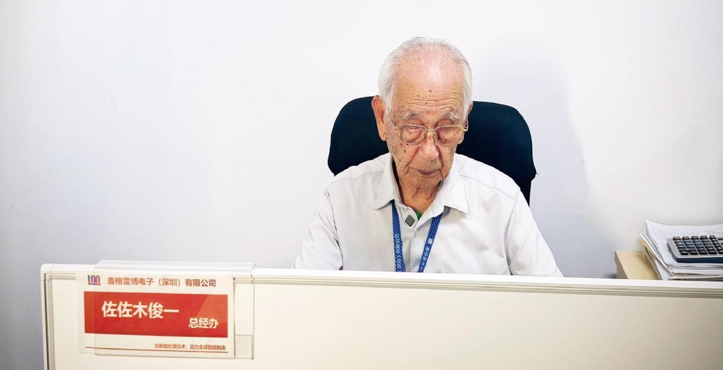 佐佐木俊一在工位上工作。（本刊記者 馮璐／攝）