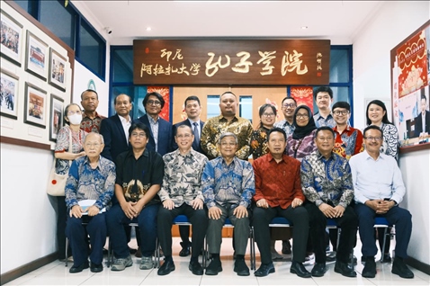 參會嘉賓合影。阿拉扎大學(xué)孔子學(xué)院供圖