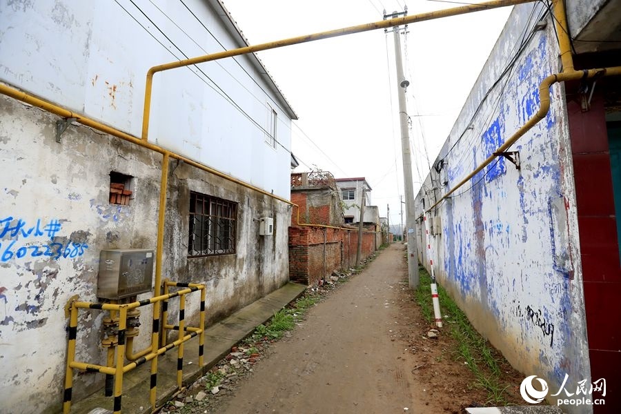 中燃公司在玉山鎮(zhèn)鋪設(shè)完工的燃?xì)夤芫W(wǎng)。人民網(wǎng)記者 慎志遠(yuǎn)攝