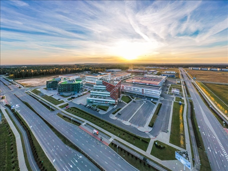 這是當?shù)貢r間2021年10月19日在白俄羅斯首都明斯克郊區(qū)拍攝的中白工業(yè)園。