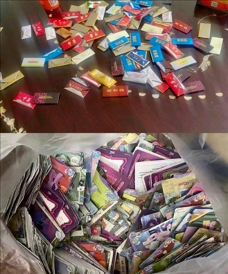 孩子們收集的煙卡、卡牌。受訪者供圖