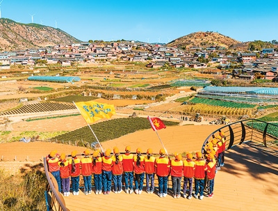 學生在攀枝花迤沙拉歷史文化主題研學基地參觀。 石 磊攝