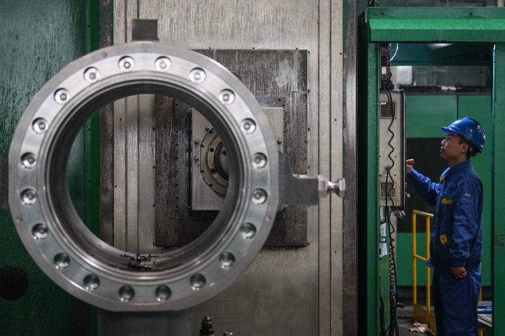 2023年2月14日，沈陽鼓風(fēng)機(jī)集團(tuán)股份有限公司的工人在車間工作。新華社記者 潘昱龍 攝