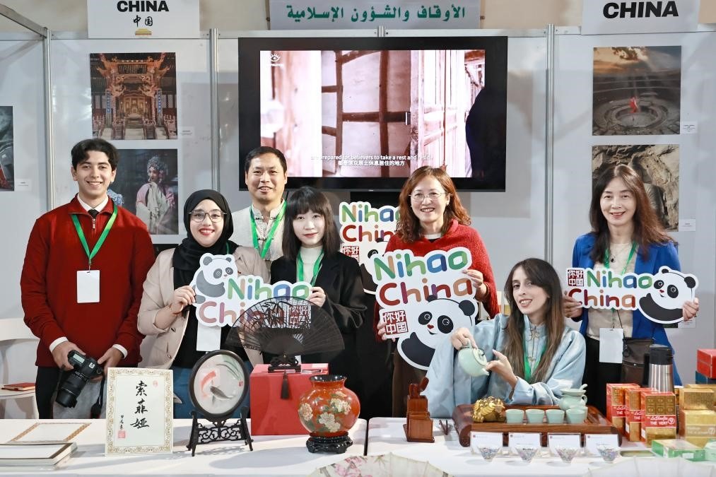 中摩與會(huì)代表合影。拉巴特中國(guó)文化中心供圖