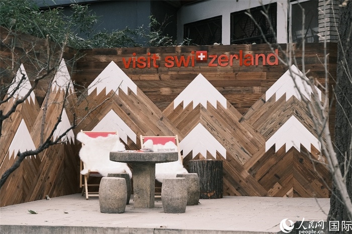 瑞士小木屋一隅，靜謐中散發(fā)出阿爾卑斯的冬日溫情。人民網(wǎng) 實(shí)習(xí)生黃睿攝