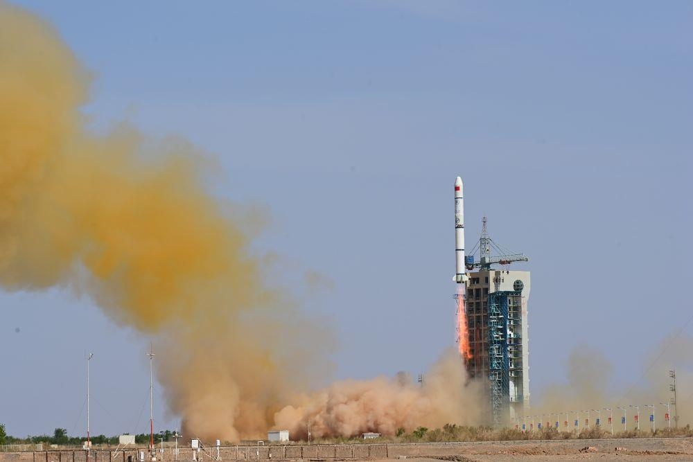 △2023年5月21日16時(shí)，我國(guó)在酒泉衛(wèi)星發(fā)射中心采用長(zhǎng)征二號(hào)丙運(yùn)載火箭，成功發(fā)射首顆內(nèi)地與澳門合作研制的空間科學(xué)衛(wèi)星“澳門科學(xué)一號(hào)”。