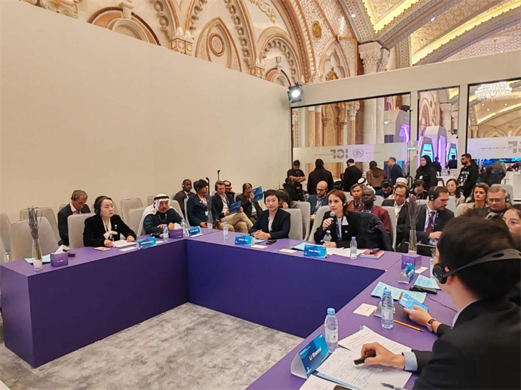 圖為與會代表圍繞主題進(jìn)行發(fā)言討論。中國傳媒大學(xué)供圖。