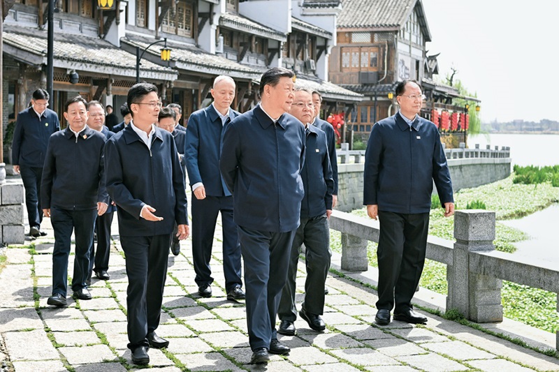 2024年3月18日至21日，中共中央總書記、國家主席、中央軍委主席習(xí)近平在湖南考察。這是19日上午，習(xí)近平在常德河街考察。 新華社記者 謝環(huán)馳/攝