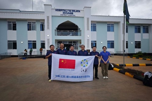 中國援桑給巴爾醫(yī)療隊在基文吉區(qū)醫(yī)院開展相關(guān)活動。中國援桑醫(yī)療隊供圖