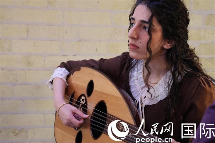 烏德琴女學員邁希恩。人民網(wǎng) 伊納斯·易卜拉欣攝