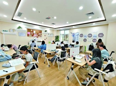 廣東深圳市龍崗區(qū)黨群服務(wù)中心開(kāi)設(shè)的共享自習(xí)室一景。受訪者供圖