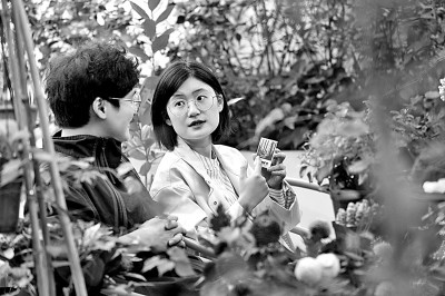 “90后”湖州姑娘沈吉從英國畢業(yè)后回國創(chuàng)業(yè)，為家鄉(xiāng)做貢獻(xiàn)。新華社發(fā)