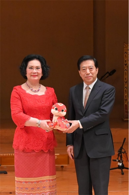 中國駐泰國大使韓志強與國際奧委會委員、泰國愛樂樂團董事會主席坤仁帕塔瑪共同出席音樂會。主辦方供圖