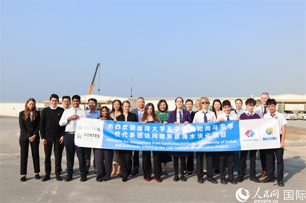 合影留念。人民網(wǎng)記者 任皓宇攝