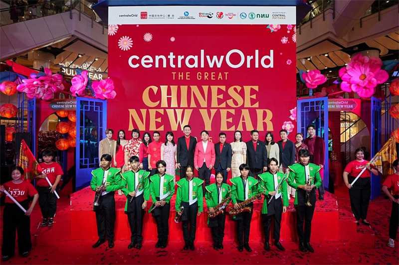 中泰嘉賓在活動開幕式上合影留念?；顒又鬓k方供圖